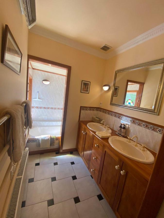 Twin Totara Cottage Аппер Хатт Екстер'єр фото